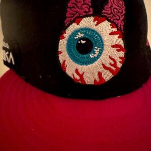KIDROBOTxMISHKAxNEW ERA BLACK &Hot pink limited ed hat w/ big mouth under brim.